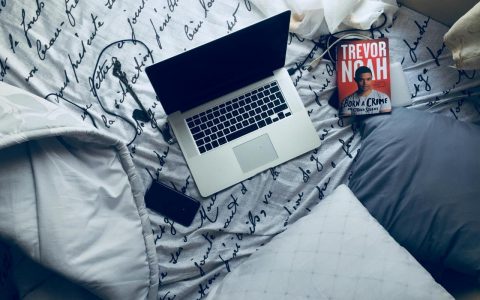 如何优化服务器系统盘和虚拟内存以提高性能？