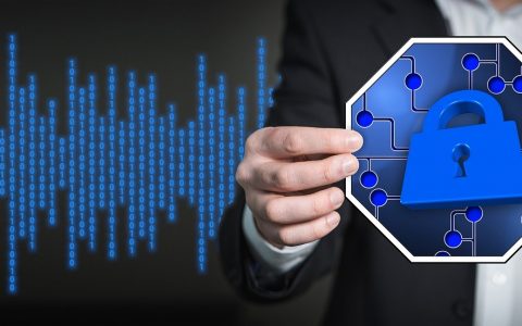 串行通信中,数据格式是如何定义和使用的?