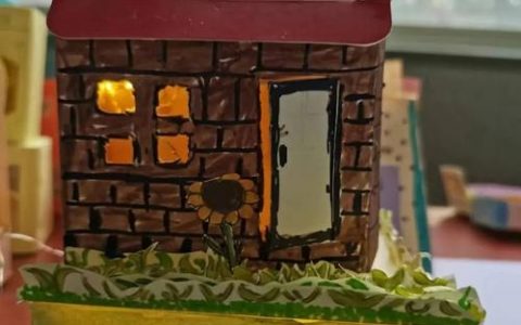 用立体图形搭建的物品