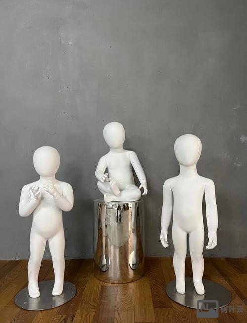 如何形容假人和真的一样