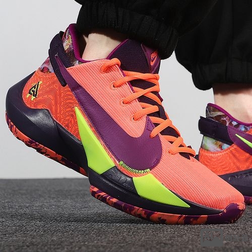 如何辨别字母哥2代