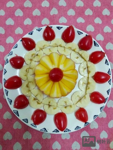 香蕉和圣女果如何摆盘