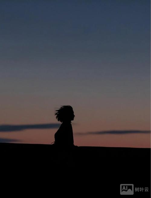 如何ps出逆光剪影效果