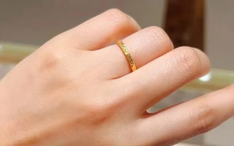 PS如何做出戒指的闪光效果？