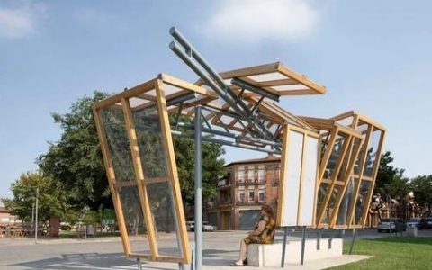 车站设计如何兼顾功能与美学？