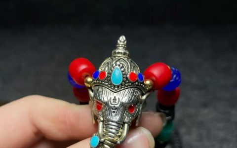 项链盒背部怎么放才正确？